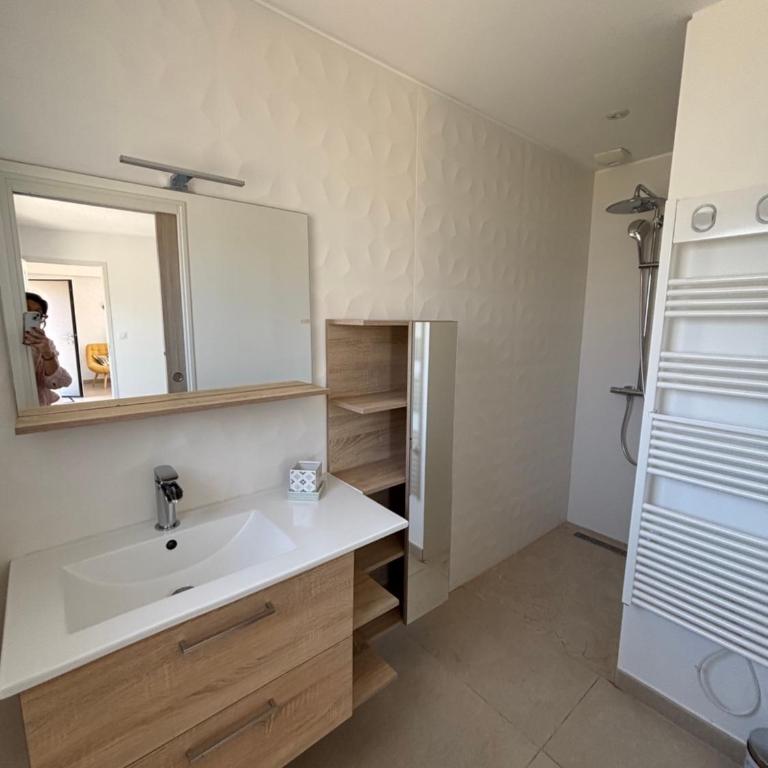 Villa LES EMBRUNS avec piscine intérieure chauffée 2 à 8 personnes - Villa avec Piscine Privée - 21