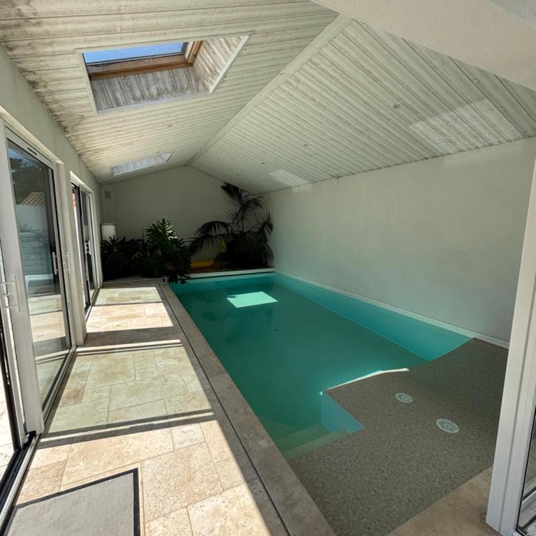 Villa LES EMBRUNS avec piscine intérieure chauffée 2 à 8 personnes - Villa avec Piscine Privée - 26