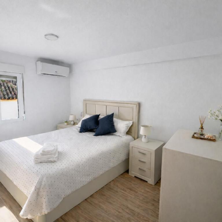 Apartamento con vistas a iglesia historica Centro Cordoba 6 huespedes - Apartamento Premium de 3 dormitorios con balcón - 16