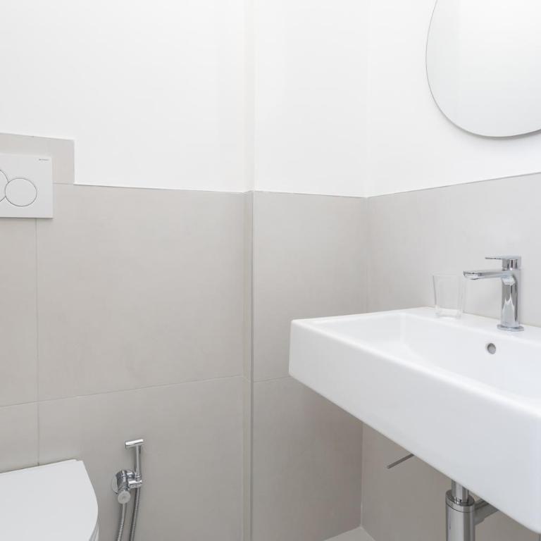 Sunny Apartment- Marco Celio Rufo - Metro A - Appartamento con 2 Camere da Letto e Balcone - 52