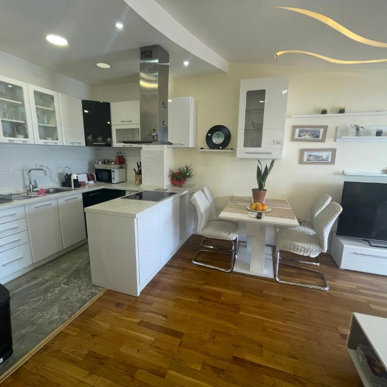 Perla - Apartment with Balcony - 7