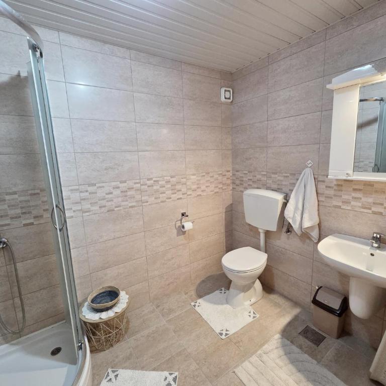 Modern Apartment with Balcony & Parking in Central Budva - One-Bedroom Apartment - 4