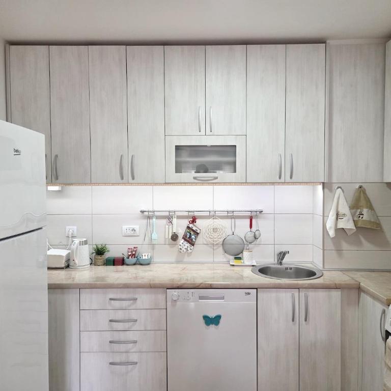 Modern Apartment with Balcony & Parking in Central Budva - One-Bedroom Apartment - 6