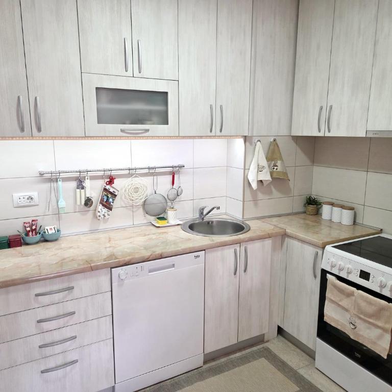 Modern Apartment with Balcony & Parking in Central Budva - One-Bedroom Apartment - 7