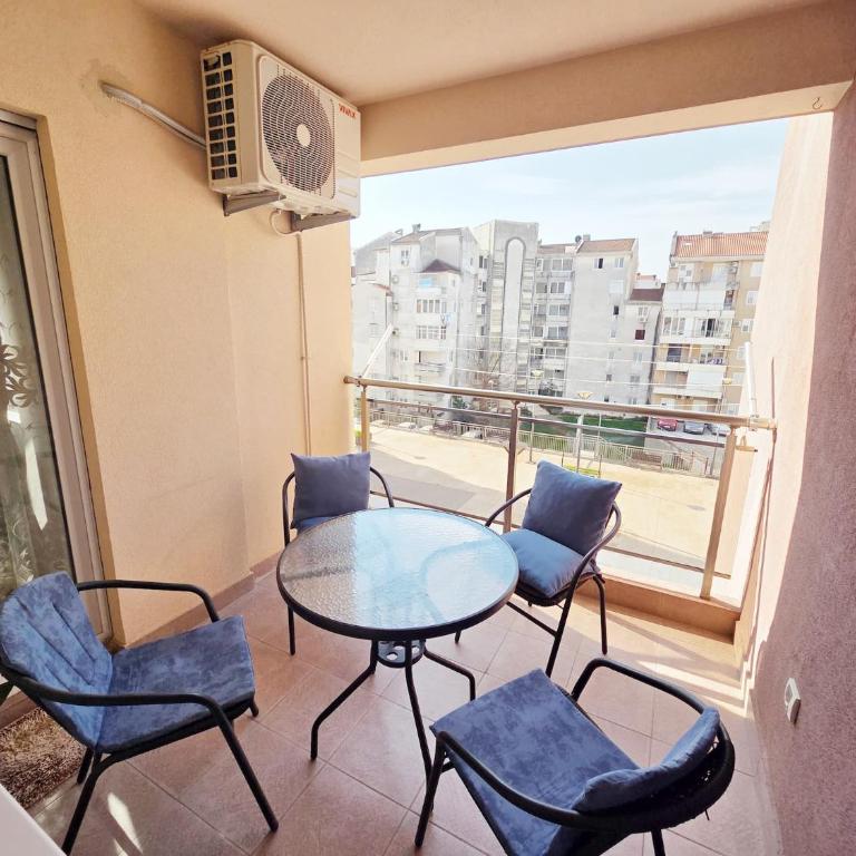 Modern Apartment with Balcony & Parking in Central Budva - One-Bedroom Apartment - 12