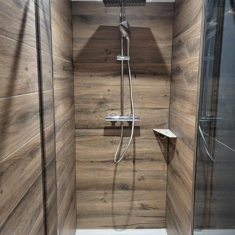 Maison proche du lac avec Jacuzzi et Sauna - Maison 5 Chambres - 24