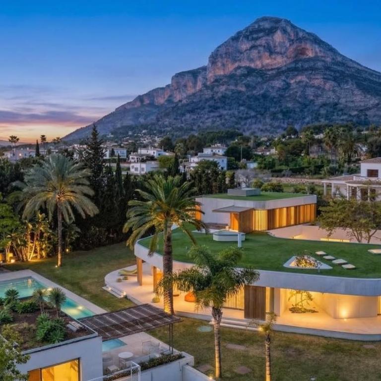 Casa Torus Luxury Design Villa with Private SPA & Cinema - Villa - 1