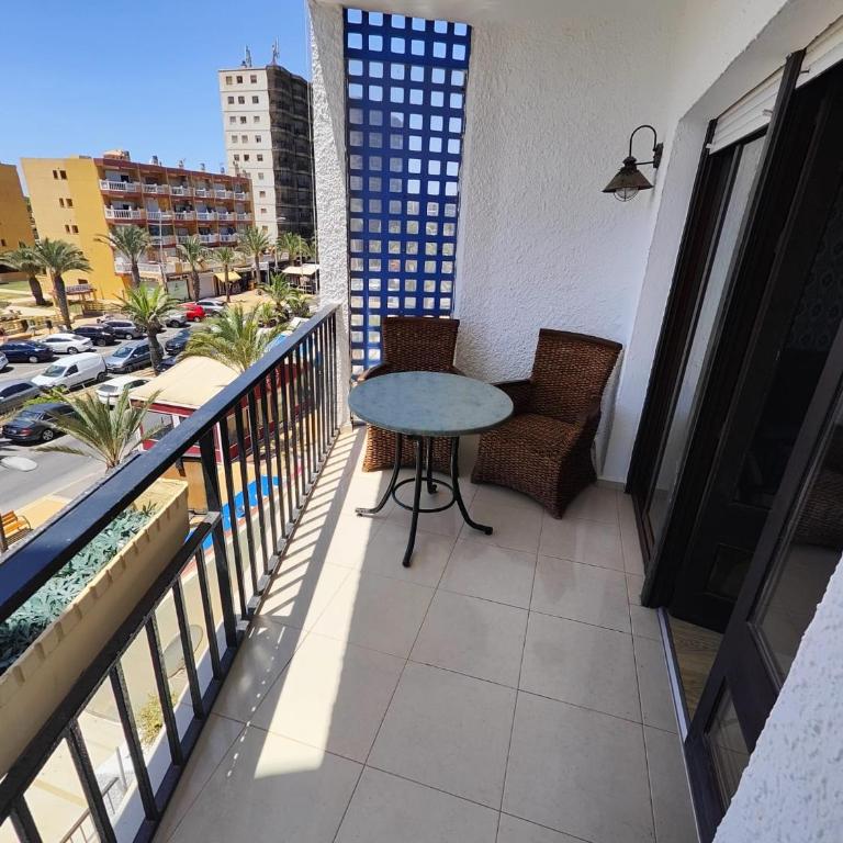 Precioso apartamento junto a la playa con terraza - One-Bedroom Apartment - 5