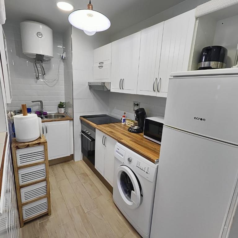 Precioso apartamento junto a la playa con terraza - One-Bedroom Apartment - 11