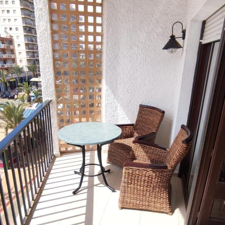 Precioso apartamento junto a la playa con terraza - One-Bedroom Apartment - 12