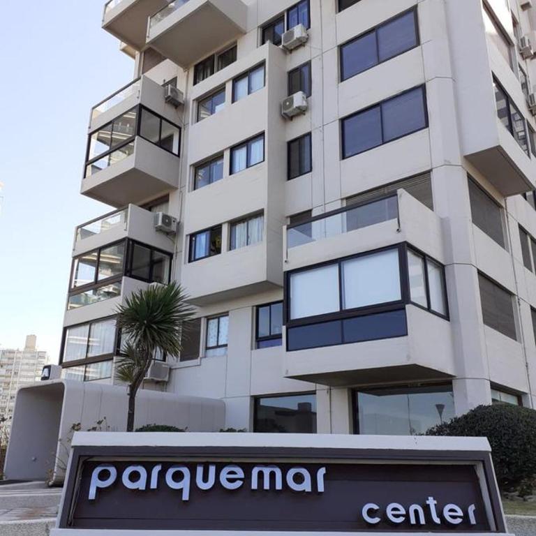 Apartamento frente a parada 2 de Playa Brava - Ed Parquemar Center - Apartamento de 2 dormitorios - 2