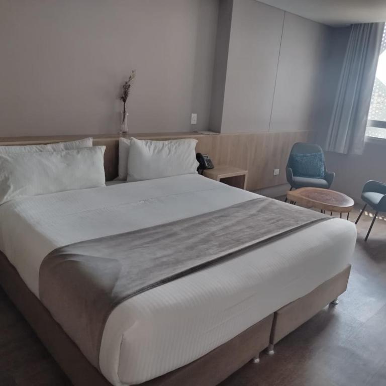 ExpoStay Hotel Corferias Embajada Americana - Standard King Room - 3