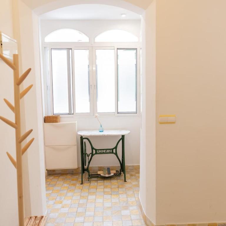 Málaga Centro I 3BR I Terrace Cathedral View I AC - Apartamento de 3 dormitorios - 50