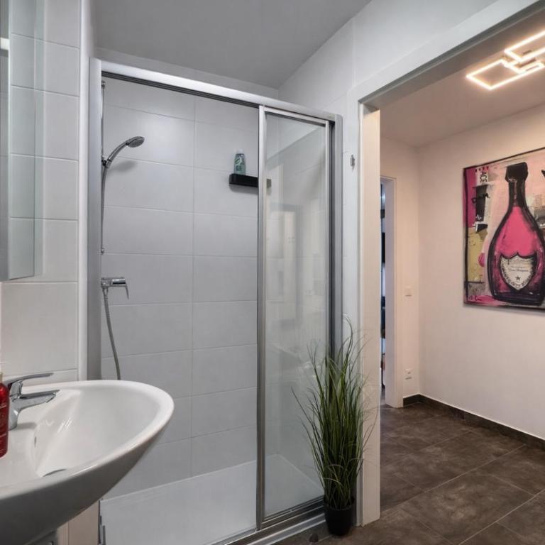 Wohnen am Fluss im City Apartment Linz Donaublick - Garten, Cafe & WLAN, Self-checkin, Parkplatz, für 4 Gäste - Apartment mit 2 Schlafzimmern - 7