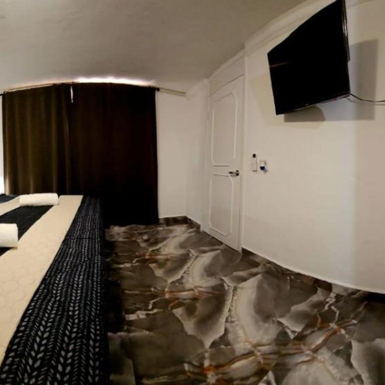 Book & Sleep Cancun - Deluxe King Room - 2
