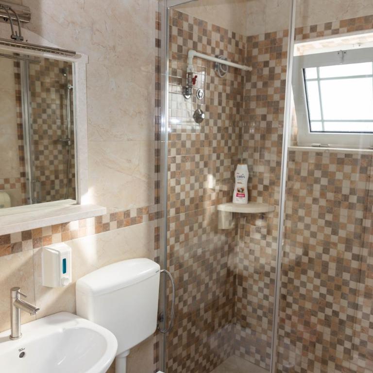 Apartments Cota Guesthouse - One-Bedroom Apartment - 8