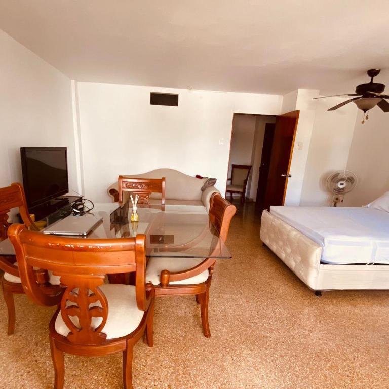 Cynthia Rooms Kawica Bocagrande Beach Cartagena - Studio with Balcony - 4