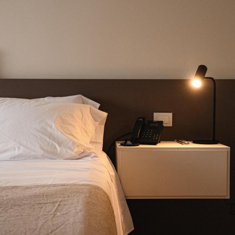 Howard Johnson Hotel, Spa & Convention Center Bahia Blanca - Superior King Room - 3