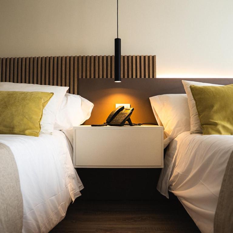 Howard Johnson Hotel, Spa & Convention Center Bahia Blanca - Superior Queen Room with Two Queen Beds - 7