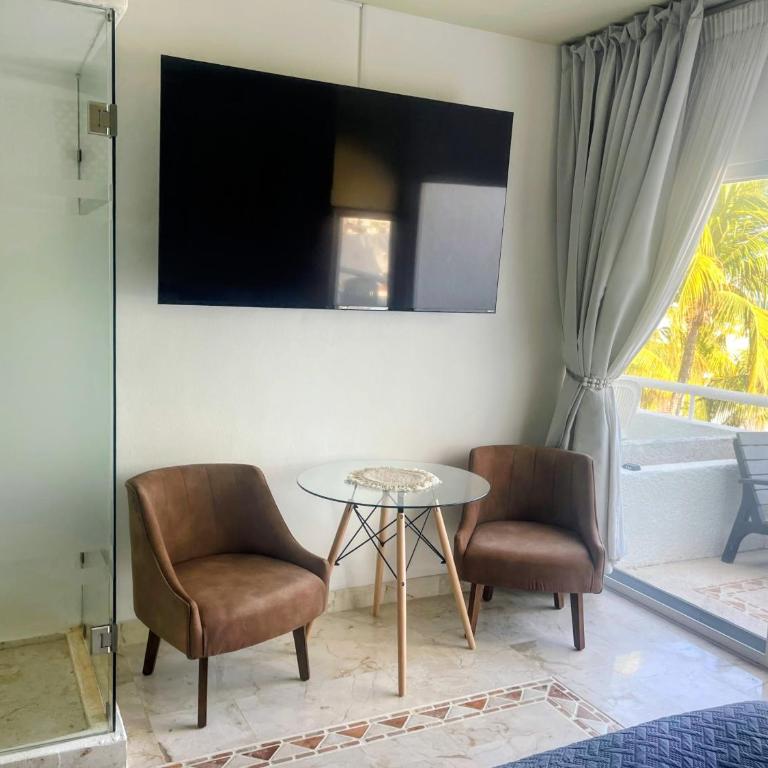SUNSET FISHERMEN BEACH & SPA RESORT-Optional All Inclusive- 3 UNITS CHOICE-ROOM - 344A Ocean view with terrace- ROOM 344B No terrace, View from window to park - STUDIO 344C Ocean View Studio for 2- Playacar Beach, Phase 1-NO ELEVATOR! - Estudio con balcón - 20