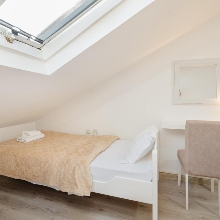 Hotel Azzurro - Family Room with Bathroom - Attic - 4