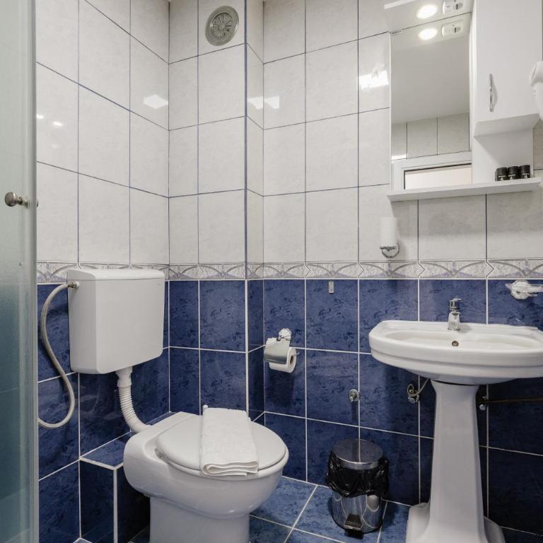 Hotel Azzurro - Family Room with Bathroom - Attic - 9