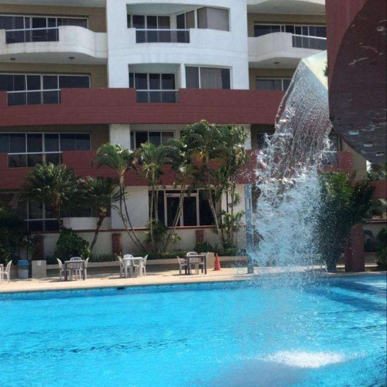 Tonsupa Playa Almendro - Three-Bedroom Apartment - Oceanfront - 1