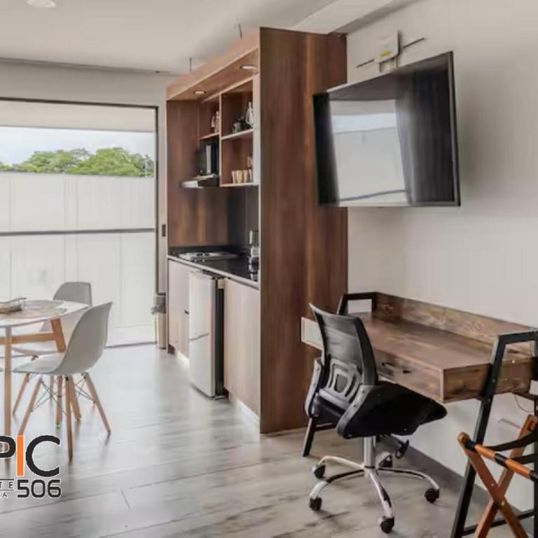 Epic Suite 506 Deluxe Airport - Duplex Suite - 10