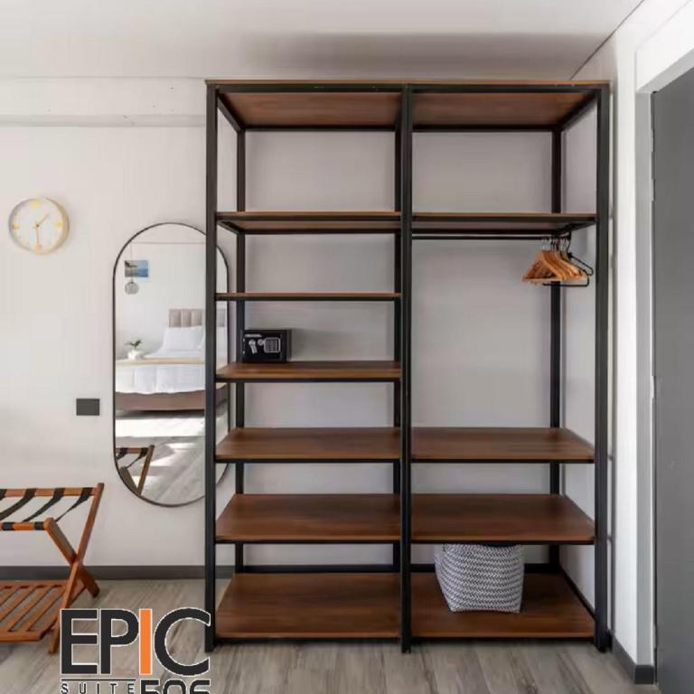 Epic Suite 506 Deluxe Airport - Duplex Suite - 11