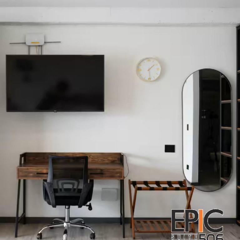 Epic Suite 506 Deluxe Airport - Duplex Suite - 24