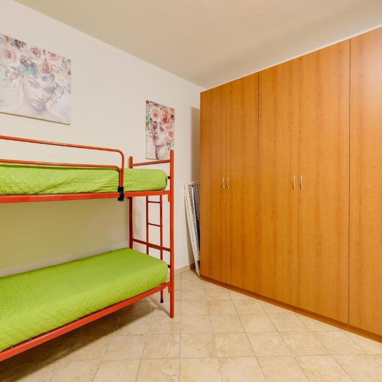 With large private outdoor space and parking - Appartamento con 2 Camere da Letto - 20