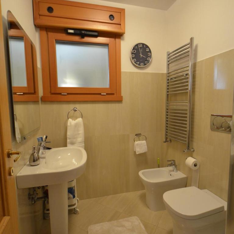 Getaway Roma Home - Three-Bedroom Apartment - 18