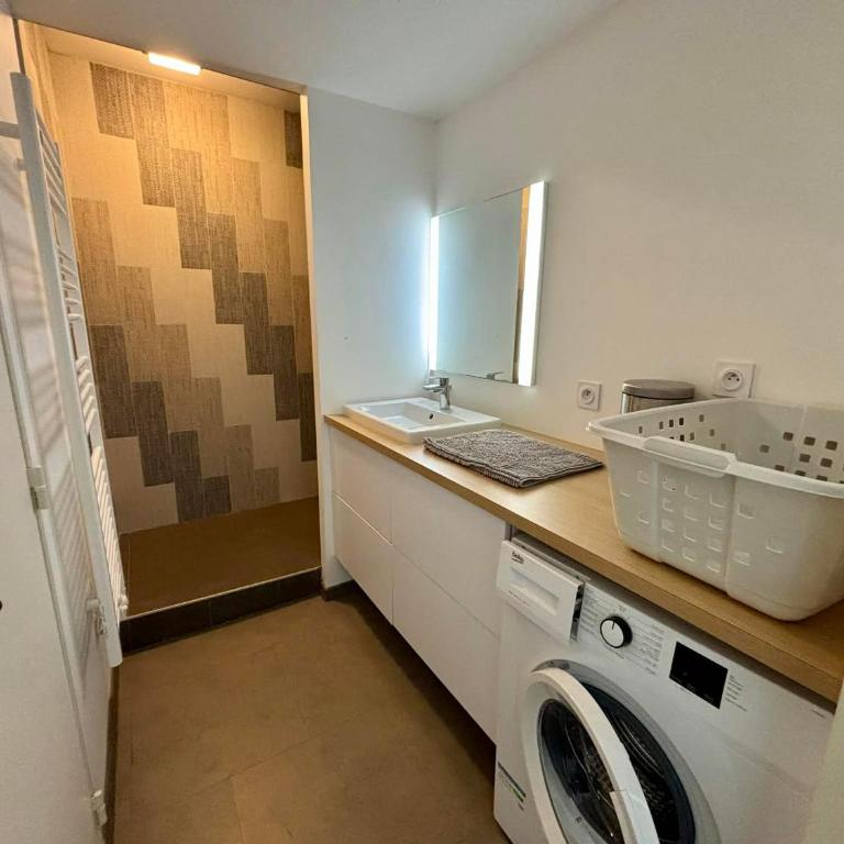 Appartement luxe 2 chambres, balcon, accès plage, piscine, animaux admis, parking - FR-1-194-236 - Appartement - 7