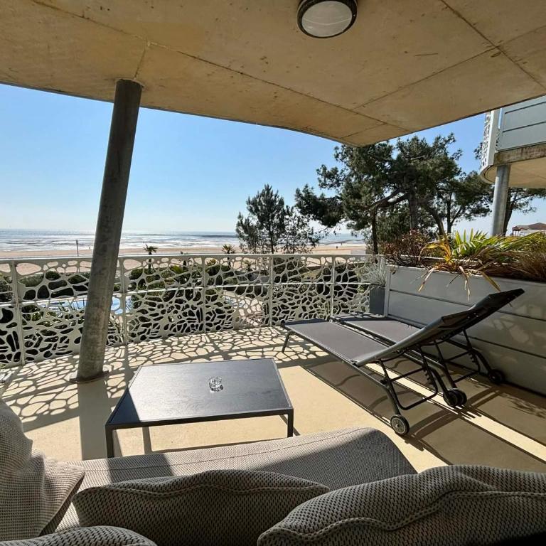 Appartement luxe 2 chambres, balcon, accès plage, piscine, animaux admis, parking - FR-1-194-236 - Appartement - 22