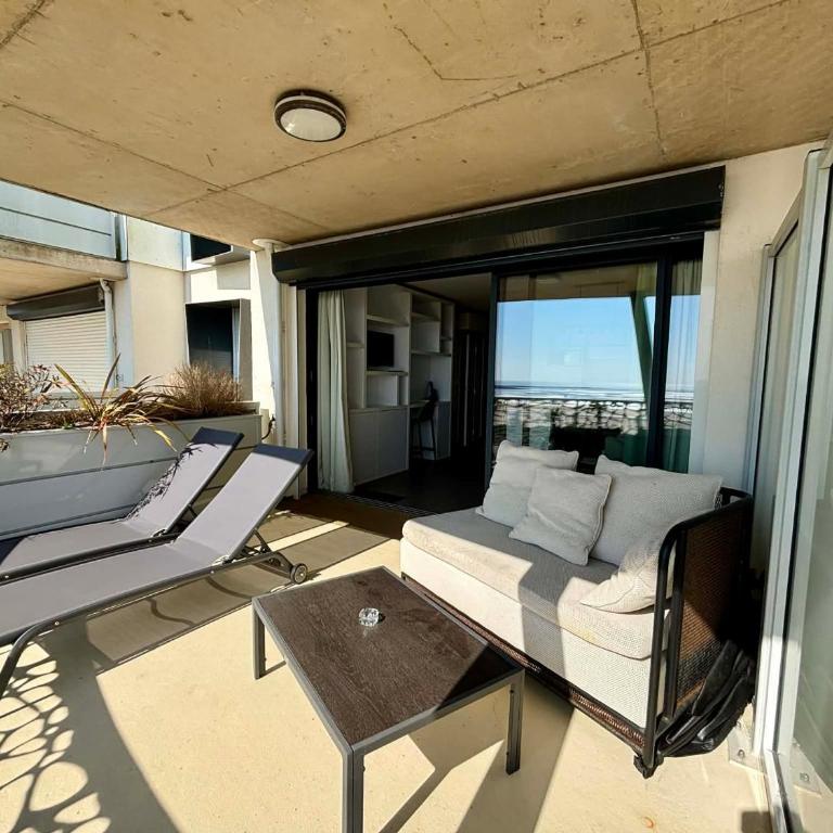 Appartement luxe 2 chambres, balcon, accès plage, piscine, animaux admis, parking - FR-1-194-236 - Appartement - 25
