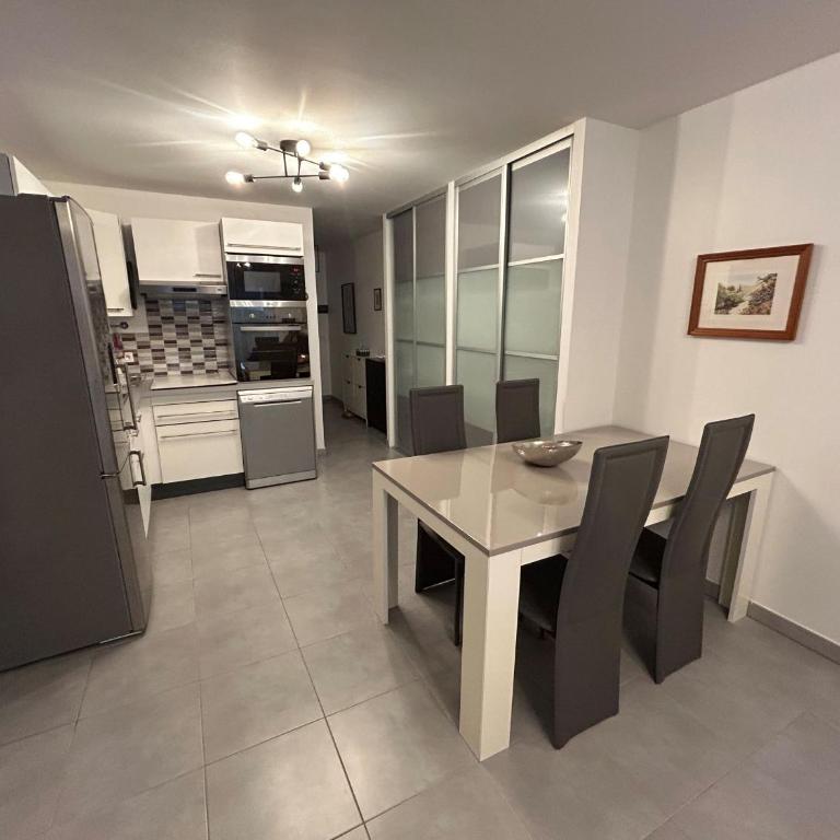 Appartement avec climatisation et parking - 4 pers. - FR-1-837-119 - Appartement - 2