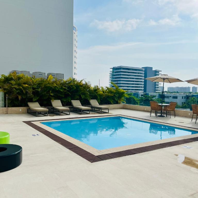 Lovely Suite steps away from the airport and sea - One-Bedroom Apartment with Pool View - 27