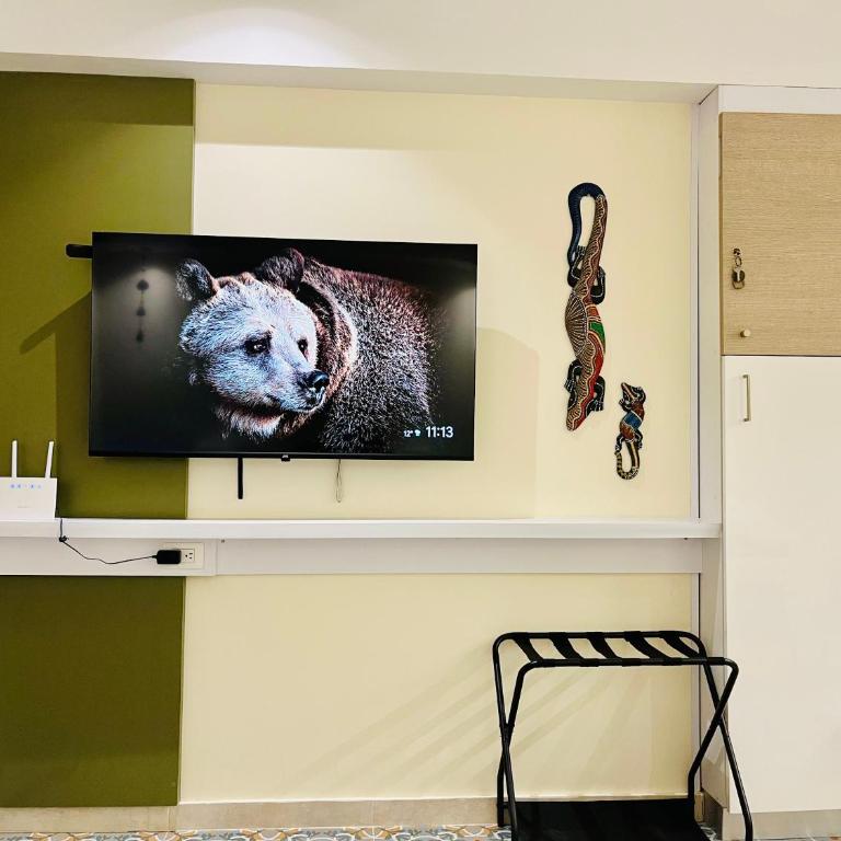 Lovely Suite steps away from the airport and sea - One-Bedroom Apartment with Pool View - 10