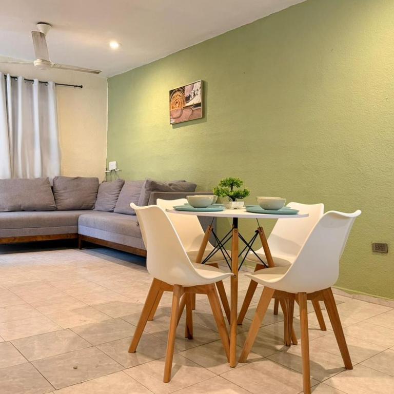 Amplia Casa con Estacionamiento en Francisco de Montejo - Two-Bedroom House - 1