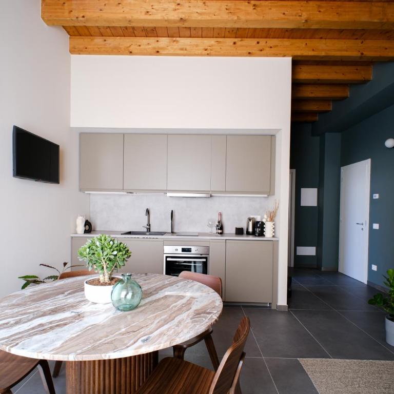 The Tower Premium Apartment - Beams & Views - 3 Min Walk to Bernina Express & Station - Apartment mit 1 Schlafzimmer, Balkon und Bergblick - 15
