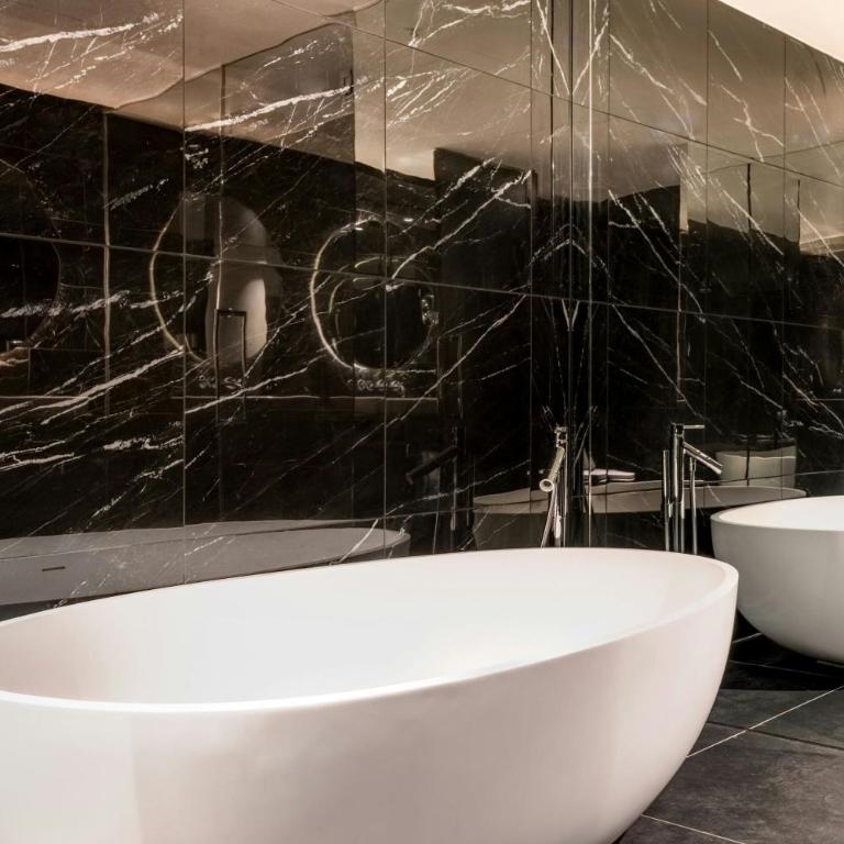 The Dean Munich, Autograph Collection - Suite Prestige 1 Lit King-Size avec Jacuzzi et Balcon - 4