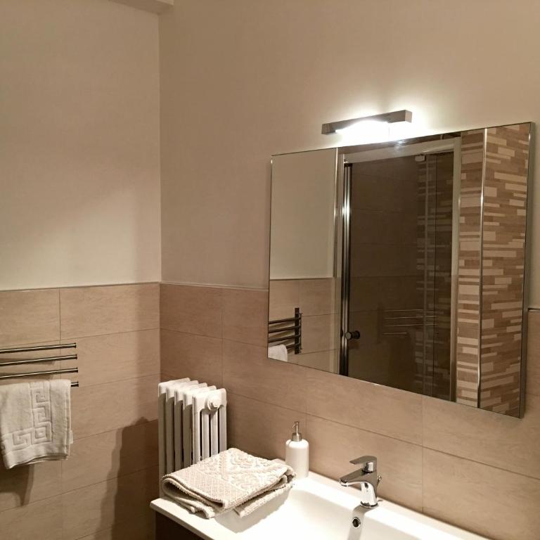 Hibiscus - Deluxe Room - 8