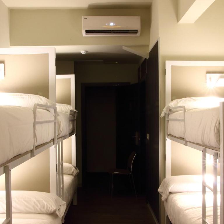 Poshtel Bilbao - Premium Hostel - Pilgrim - Bunk Bed in 18-Bed Mixed Dormitory Room with Shared Bathroom - 3