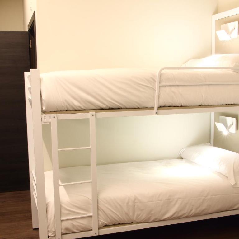 Poshtel Bilbao - Premium Hostel - Only Girls - Bunk Bed in 12-Bed Female Dormitory Room with Private Bathroom - 1