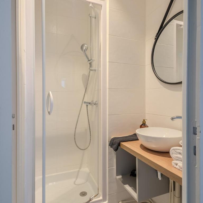 Studio contemporain - 50 mètres plage - proche centre - Studio - 11