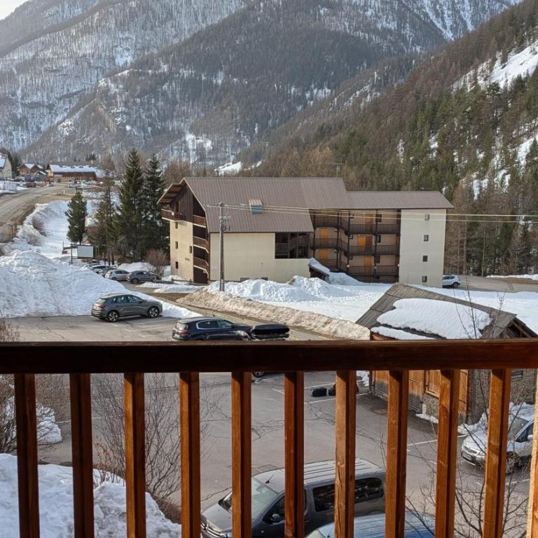 Appartement 3 pieces 6 personnes, 2 chambres, wifi fibre gratuit, piscine l'été et au pied des pistes l'hiver - Appartement 2 Chambres avec Vue sur la Montagne - 4