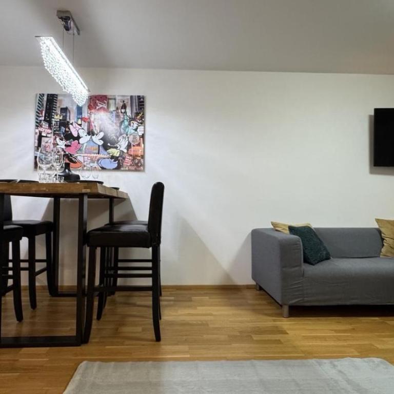 Wohnen am Fluss im City Apartment Linz Donaublick - Garten, Cafe & WLAN, Self-checkin, Parkplatz, für 4 Gäste - Apartment mit 2 Schlafzimmern - 16