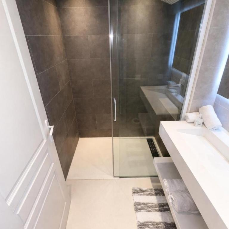 Luxurious 2-bedroom apartment - Cannes Center - Appartement 2 Chambres de Luxe avec Vue sur le Jardin - 7