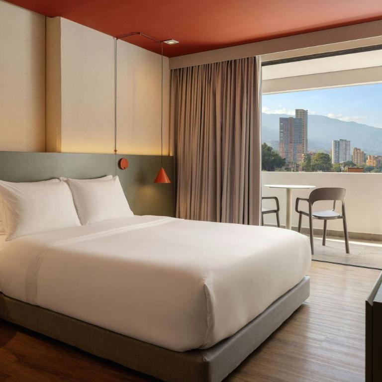 Loma, Medellin, a Tribute Portfolio Hotel - Deluxe Queen Room with Mountain View and Balcony - 4