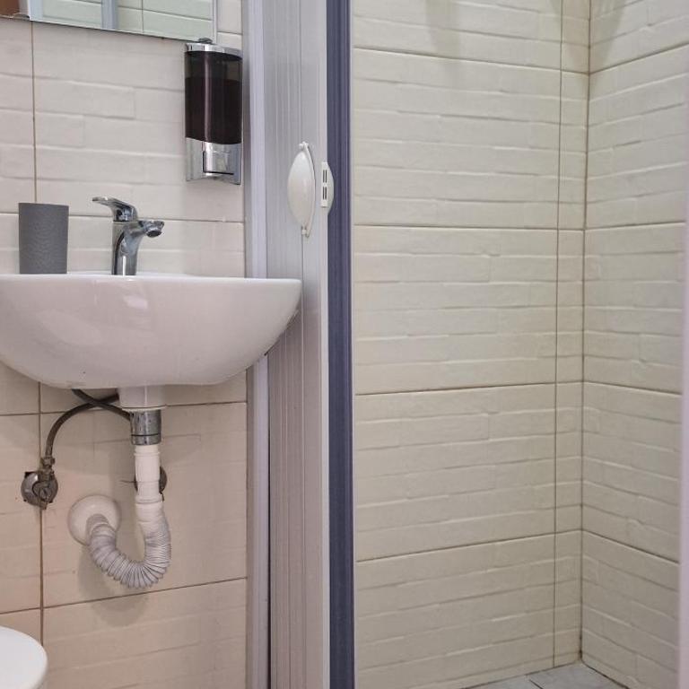 Madison - Camera Doppia con Letti Singoli con Bagno Privato - 6